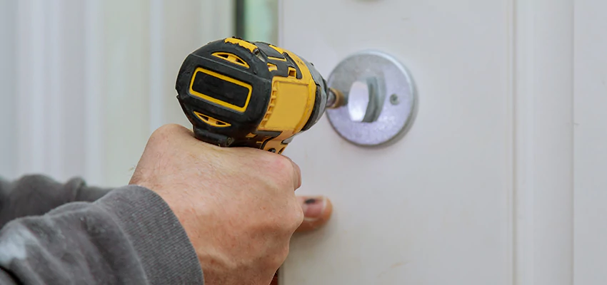 Street Locksmith For Smart Lock Repair in Fort Lee, NJ